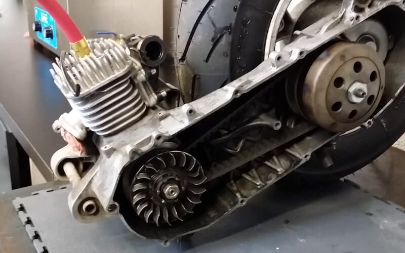Scooter 50 moteur 2T ou 4T, lequel choisir ? Le Blog du Scooter
